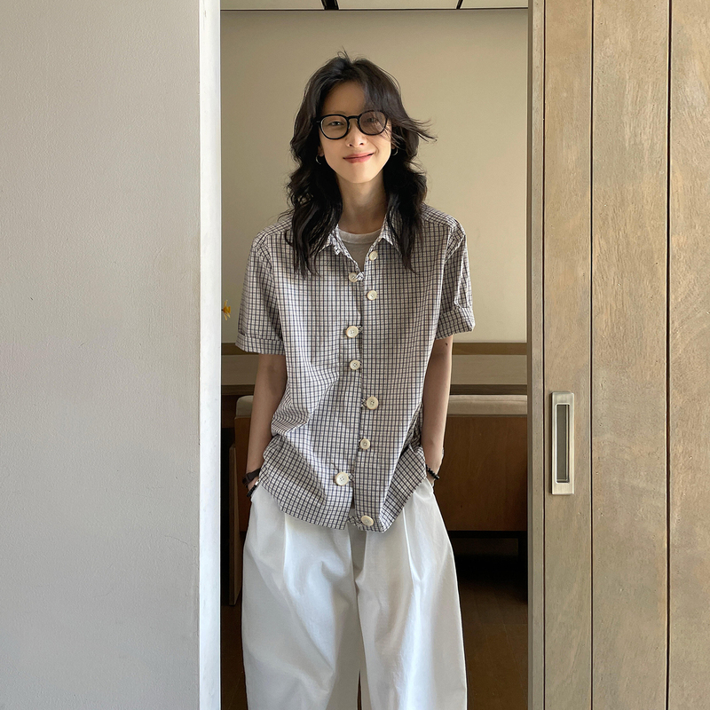 Japanese-Style High-End Multi-Button Plaid Short-Sleeve Shirt for Women 2026 New Retro Loose Shirt Unisex Trendy Top