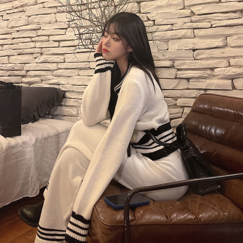 Net red fried street fashion suit temperament goddess 2022 early autumn new ladies Xiaoxiangfeng knitted bottom two-piece set