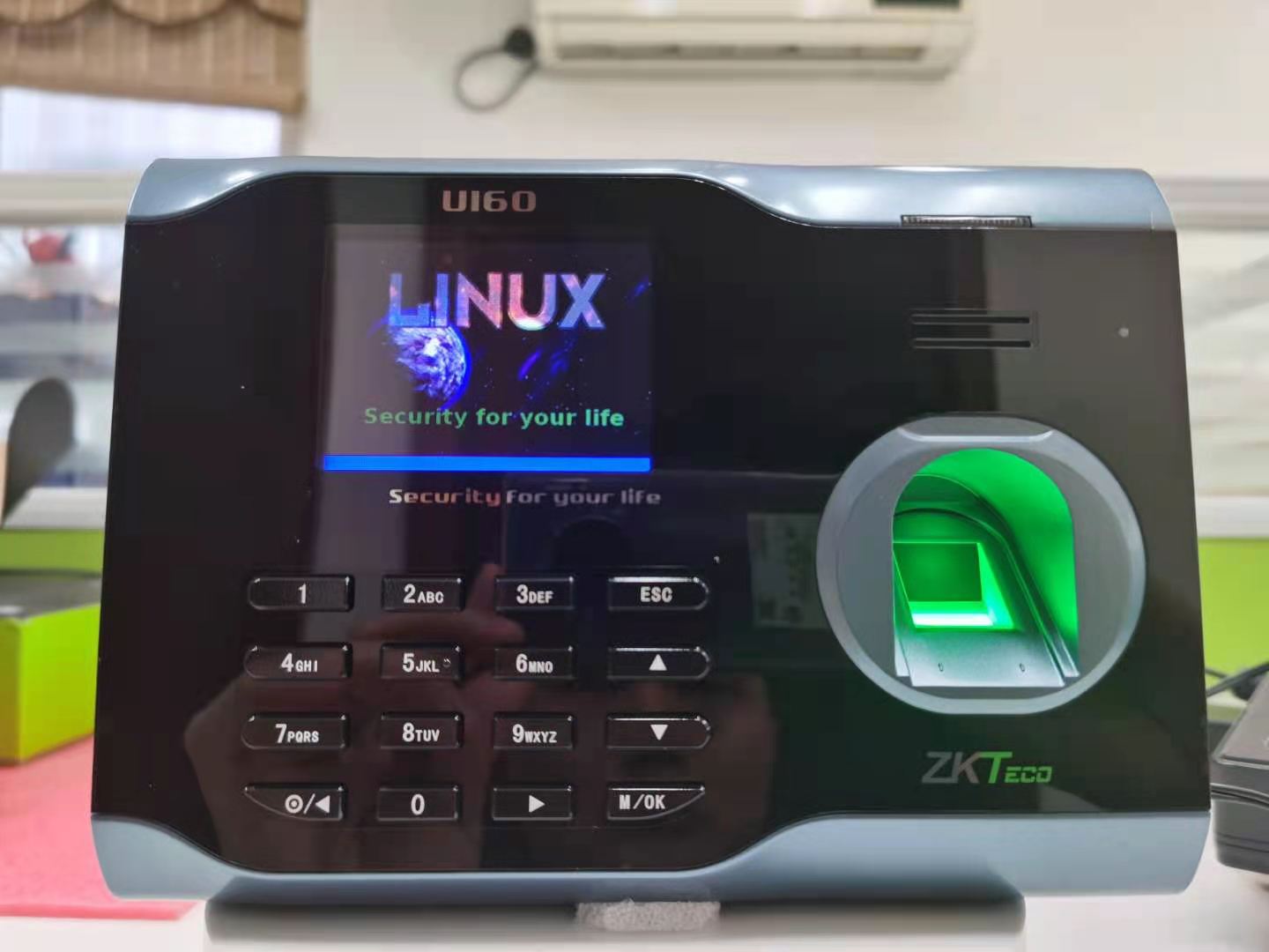 Entropy base central control U160 fingerprint punch clock with wireless WiFi network U disk download can be customized ID IC card swipe