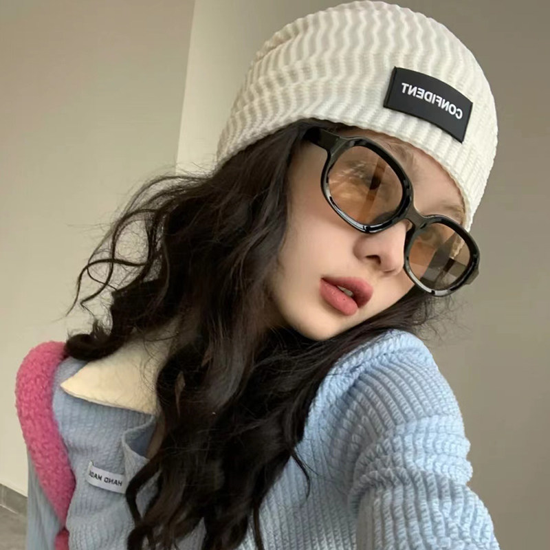 In 2022, the new sunglasses anti - UV retro sunglasses female superior sense in small face street clap facial facial facial color