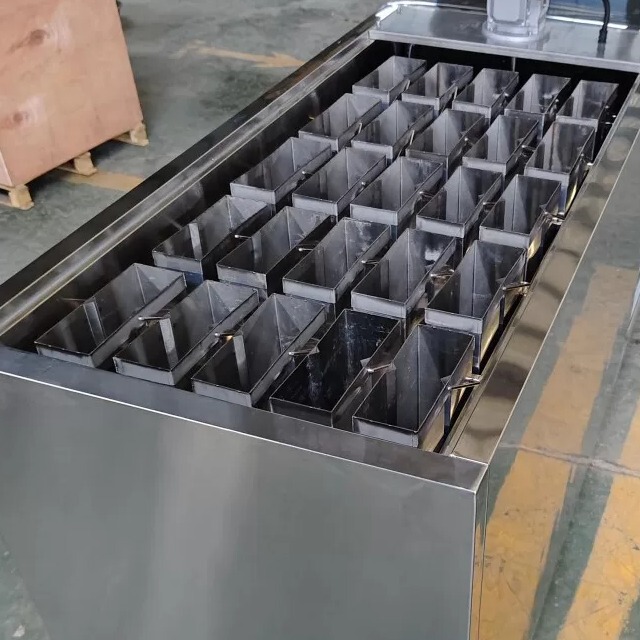 Commercial Small Ice Brick Machine 300kg Ice Brick Machine Ice Cube Maker Tunnel Cooling Preservation Ice Maker 500 Large