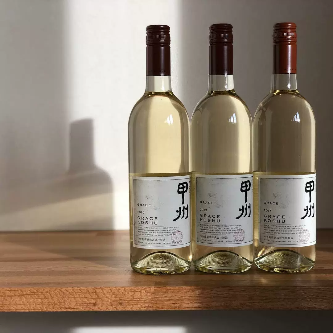 Награждённое японское вино Grace Wine, белое плодово-винное вино на горе Грушевый Красное вино, Tokyo Hotel Kimura, та же модель