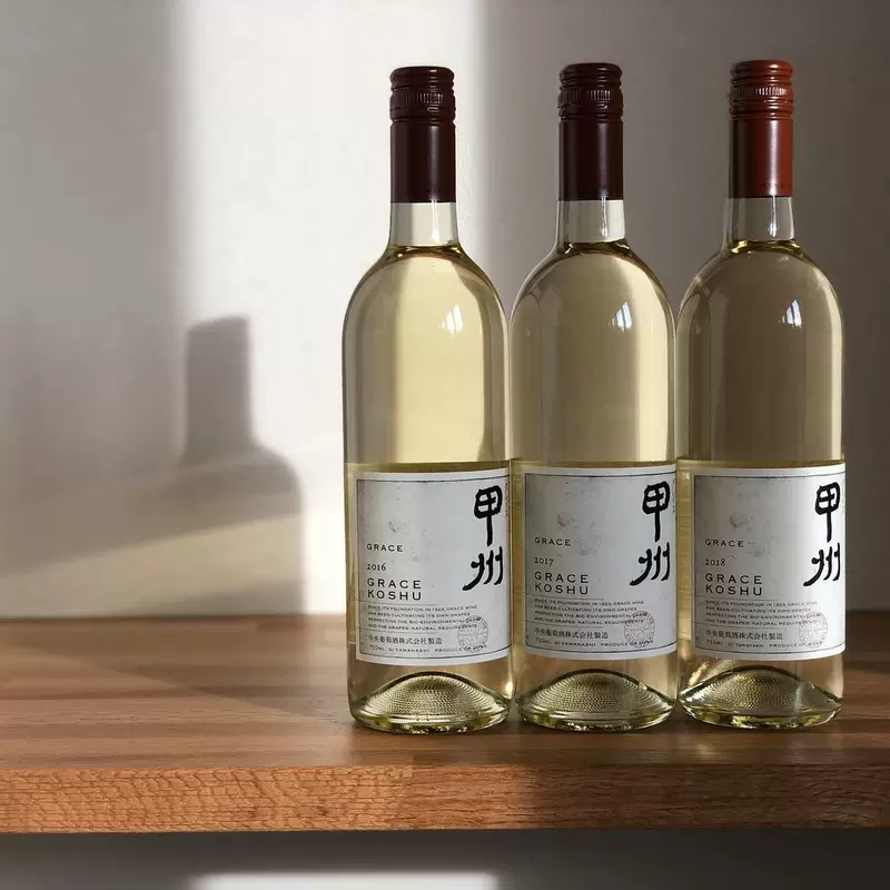 Награждённое японское вино Grace Wine, белое плодово-винное вино на горе Грушевый Красное вино, Tokyo Hotel Kimura, та же модель