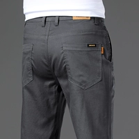 Темно -серой