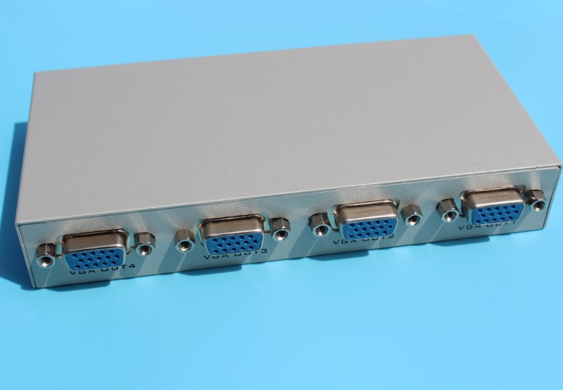 New Maxtor MT-1504 VGA splitter 1 minute 4 one minute four 1 in 4 out one in four out split screen