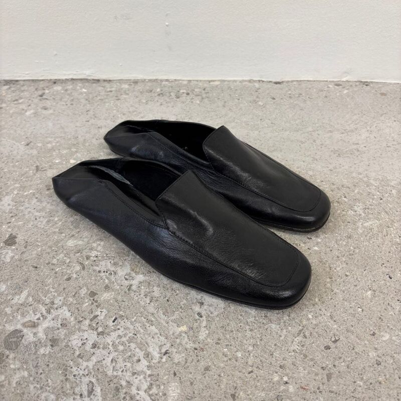 Black Soft Leather Loafers for Men and Women, Slip-On Granny Shoes, Flat Comfortable Closed-Toe Slippers, Mule Shoes Black Soft Leather Loafers for Men and Women, Slip-On Granny Shoes, Flat Comfortable Closed-Toe Slippers, Mule Shoes