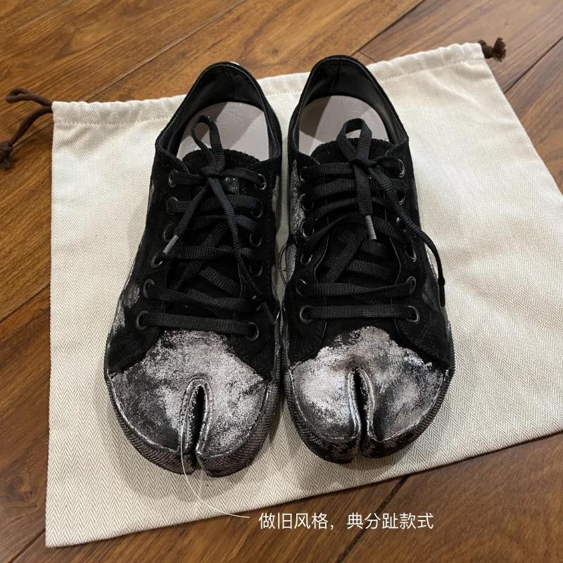 Black Paint Distressed Canvas Shoes, Unisex Split-Toe Casual Sneakers, Flat Lace-Up Low-Top Shoes, Trendy Black Paint Distressed Canvas Shoes, Unisex Split-Toe Casual Sneakers, Flat Lace-Up Low-Top Shoes, Trendy
