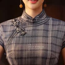 Generous exquisite light gray check jacquard cotton cloth retro three-side butterfly buckle sleeve long cheongsam white collar