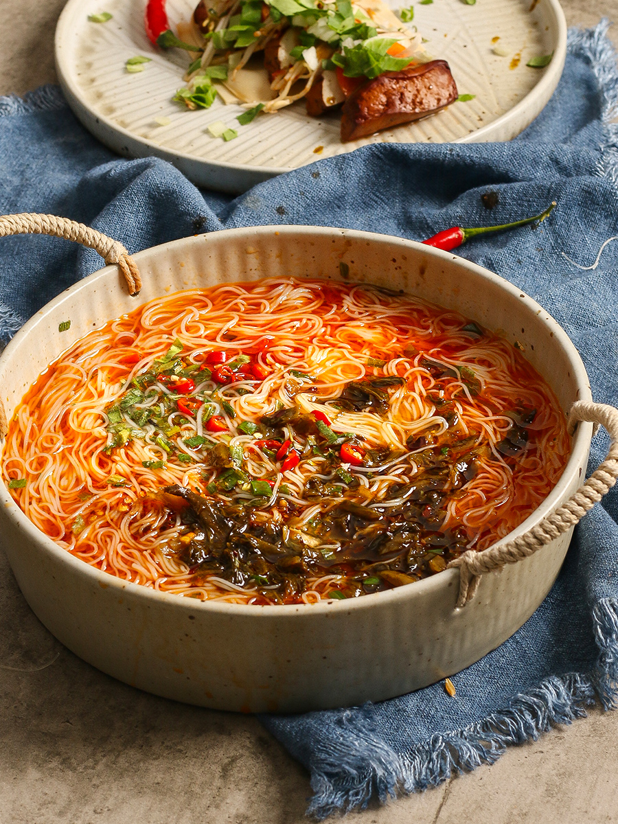 Sichuan Mianyang rice noodles Sichuan specialty vermicelli with adjustment convenient instant fine rice noodles Fine rice noodles 5 bags