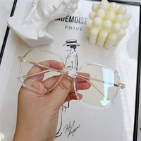 Прозрачный [шаблон с помощью анти -блюд -светового шаблона]