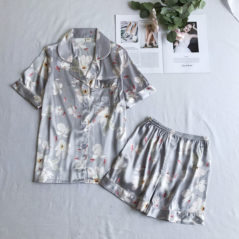 2020 phụ nữ mùa hè mới lụa băng pajama thiết giải trí thoải mái ve áo nhà tự nhiên quần áo nhà đơn giản