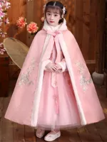 Красный утепленный плащ