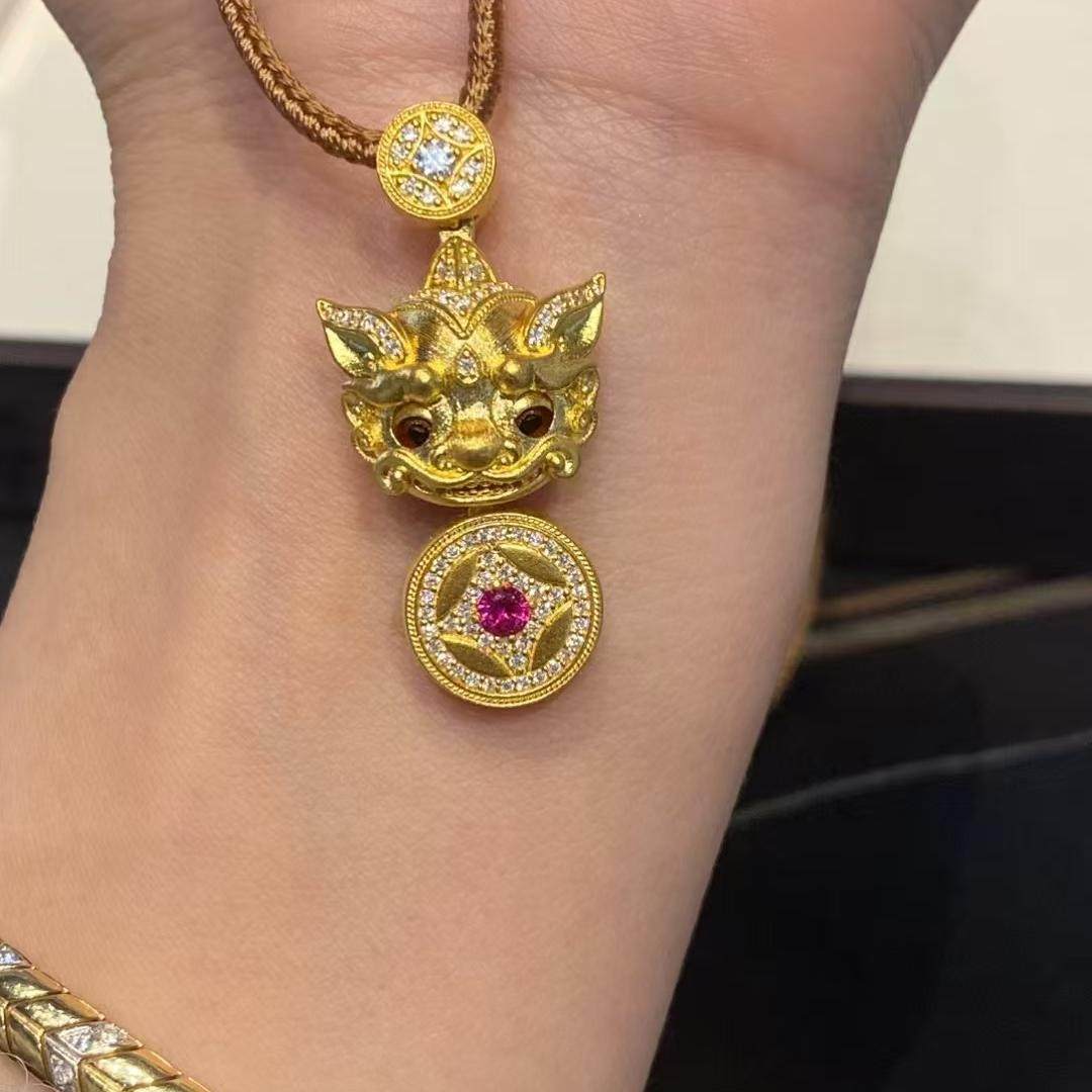 韦雪同款君佩貔貅吊坠，足金999灵动眨眼点钻，真能招财吗？💰-计价黄金