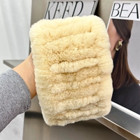 Кремового цвета