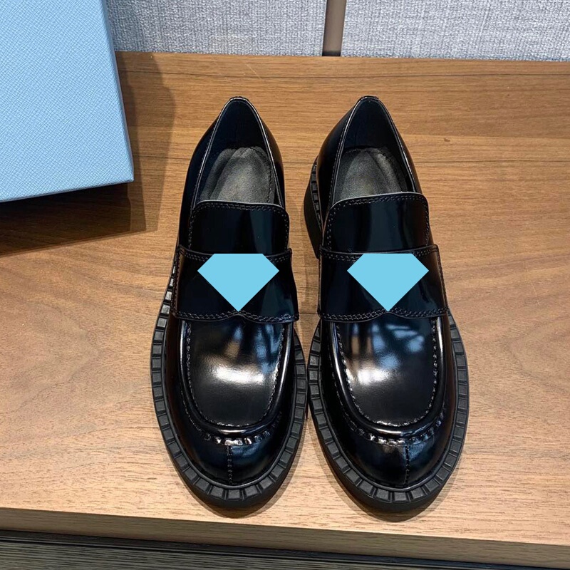 【Top】Same Style as Liu Wen's 2026 Loafers, Women's Slip-On Shoes, Gear-Patterned Thick-Soled Platform Leather Shoes, Same-Day Shipping