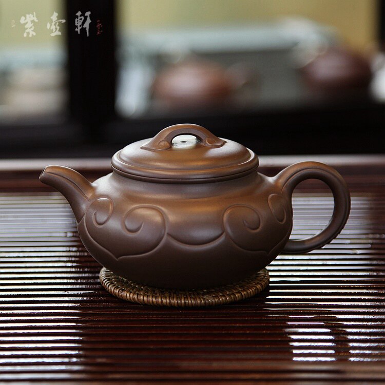 中国古玩 【ブタン】 🏏 .原鉱泥.宜興紫砂手彫.周桂珍紋.茶壺.酒壺.