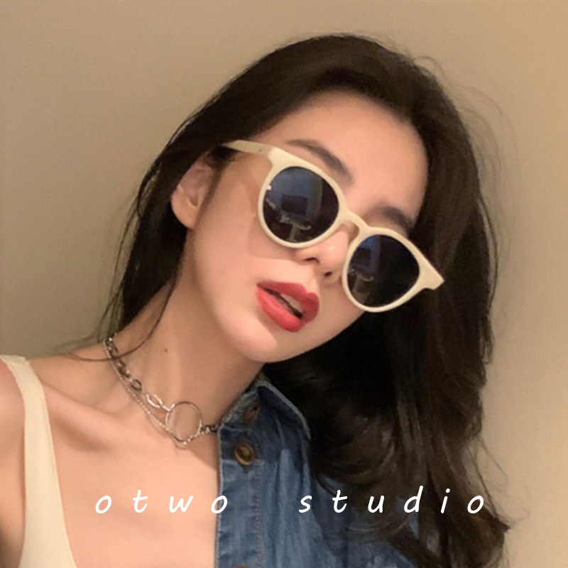 White small frame net red sunglasses female ins street shot small face sunglasses summer 2021 new retro Korean version tide