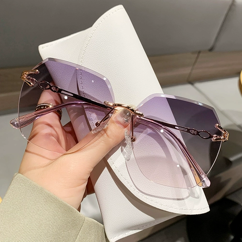 2025 Новый стиль безграничные квадратные рамки солнцезащитные очки для женщин Модное ультрафиолетовое ультрафиолетовое ультрафиолетовое излучение.