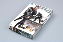 Trumpeter 00411 Assembled soldier man model 1 35 Soviet Tank ammunition supply group