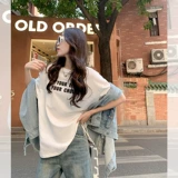 曾小咸 Белая летняя базовая приятная телу футболка, свободный крой