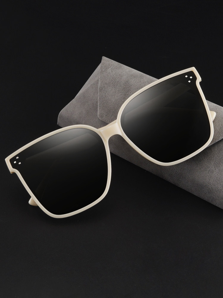 2020 new sunglasses women's Korean version of the tide street shot ins anti-UV polarized sunglasses men's big frame small face is thin