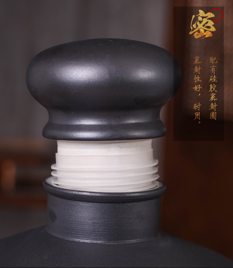 Jingdezhen ceramic jars it wine home sealed up.hide 100 jins bibcock expressions using the brew cylinder barrels