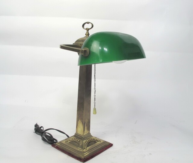 Old desk lamp (100 yuan per day for rental of film and television props)