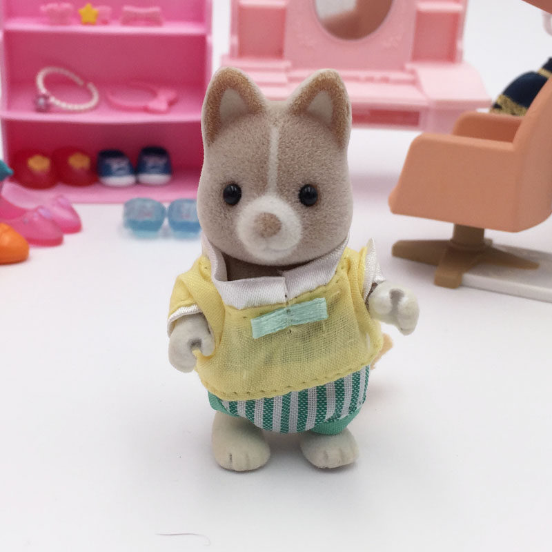 Senjia Costume House Wine Eva House Scene Flocking Girl Toy Model Pendulum of the Hunting Dog 6 cm High