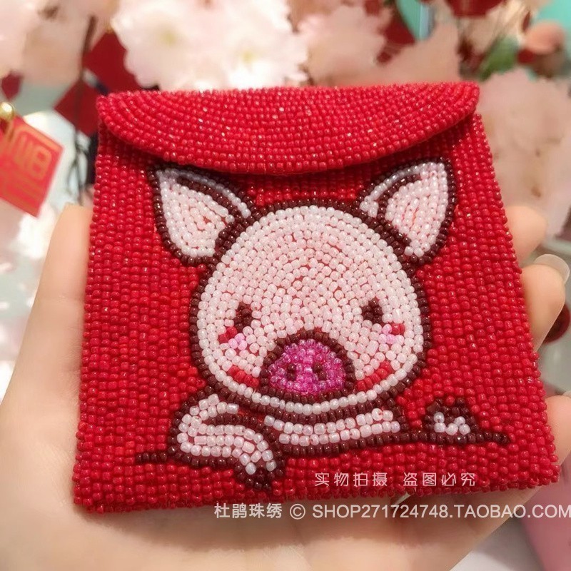 Cuckoo Pearl Embroidered Handmade 2019 Spring Festival New Creative Personality Strings Pearl China Wind Pig Year Red Bag Pressed for the Year of the Year