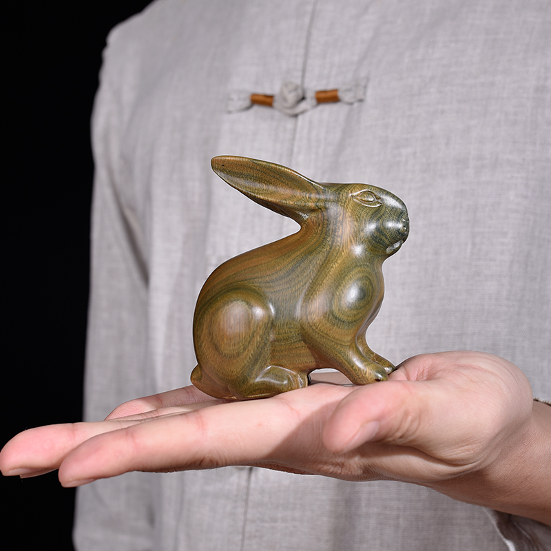 Green sandwood carved rabbit furnished hands to make a green wood carved twelve zodiac rabbit household crafts