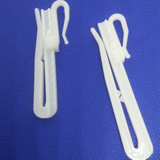 20 6 9 yuan curtain hooks, height-adjusted bottom hooks, new plastic hooks, simple modern curtains, retractable growth hooks