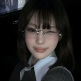 Su Yan Gold Belless Glasses Magnote Женщины -мигранты могут быть оснащены высокоуровневым чувством безграничности.