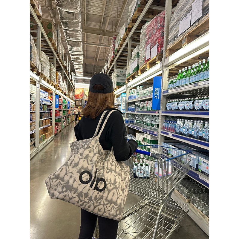 Alo Correct Version Camouflage Yoga Bag Outdoor Leisure Fitness Large Capacity Handbag Commuter Shoulder Tote Bag Alo Correct Version Camouflage Yoga Bag Outdoor Leisure Fitness Large Capacity Handbag Commuter Shoulder Tote Bag