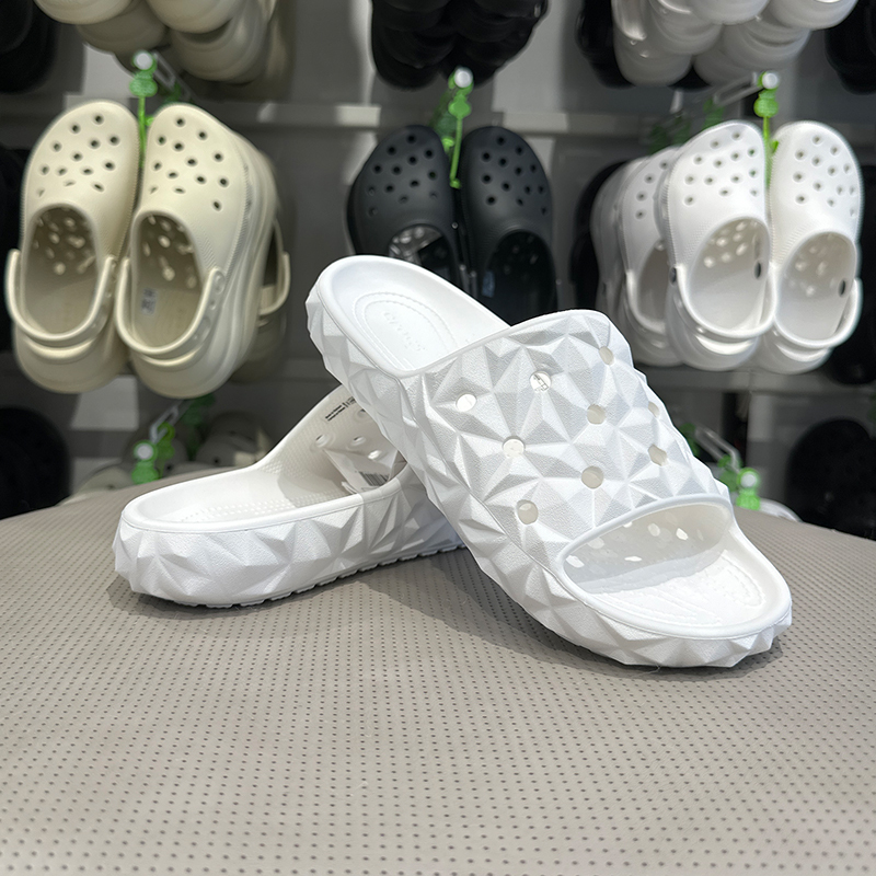 Crocs Classic Durian Slip-On Sandals Outdoor Non-Slip Sports Casual Shoes for Men and Women 209608