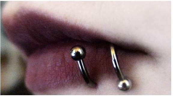 European and American Pop New Lip Spike S Type Lip Rings Earrings Body Piercing Ornament Punk Pop Single Sold Only For Sale