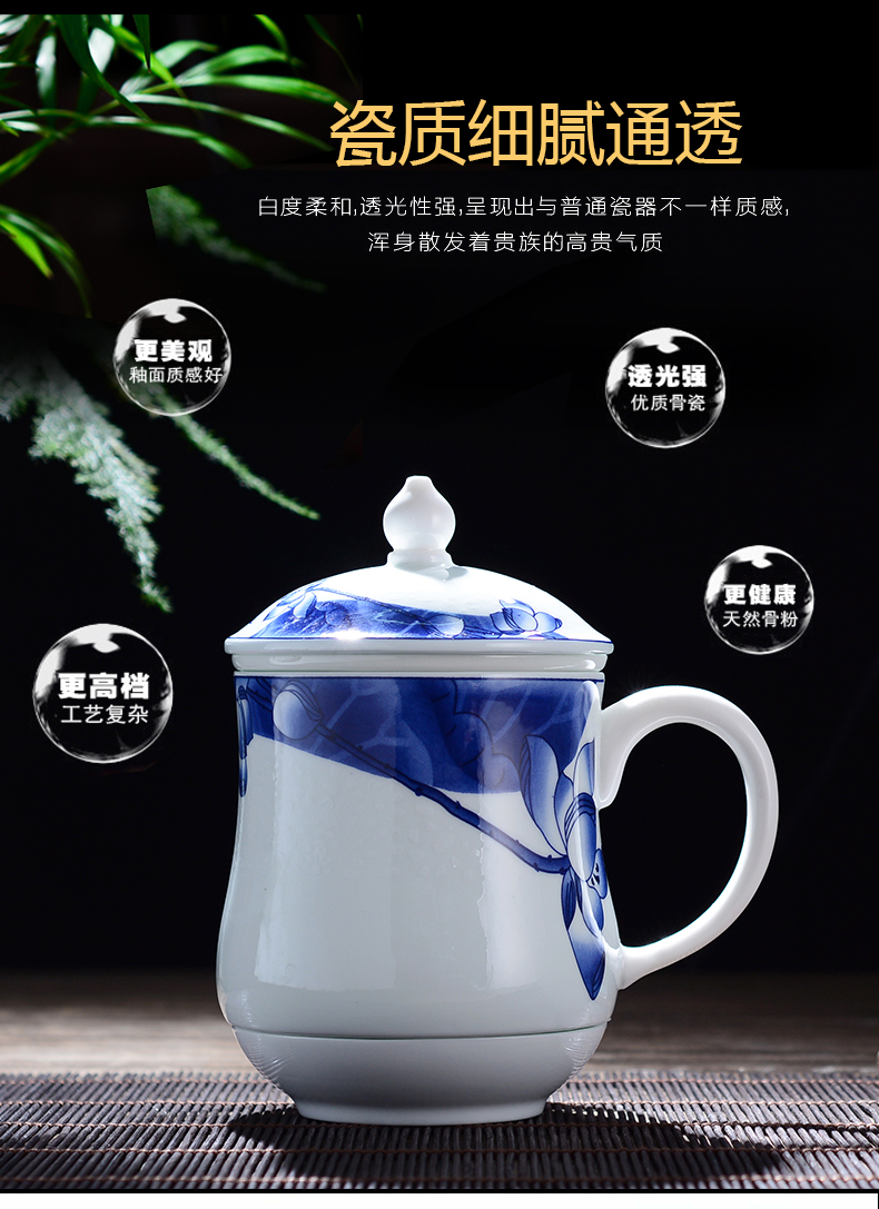 Blue and white porcelain of jingdezhen ceramic cup with cover with disc filter cup tea separation cup office keller cup with a gift