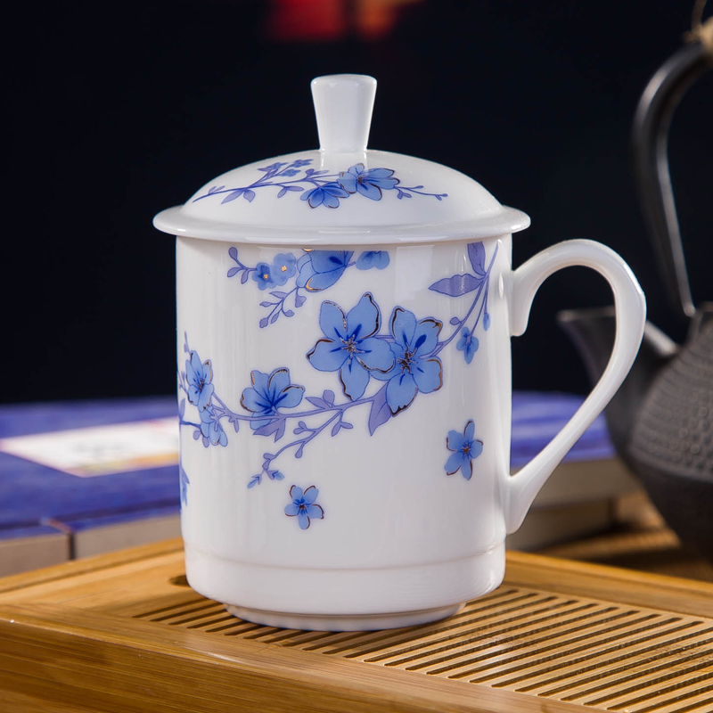 Jingdezhen ceramic cups with cover ipads porcelain cup meeting gift office of blue and white porcelain cup package mail