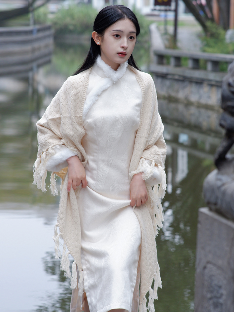  Average code+Woolen cloak   - $11.00 