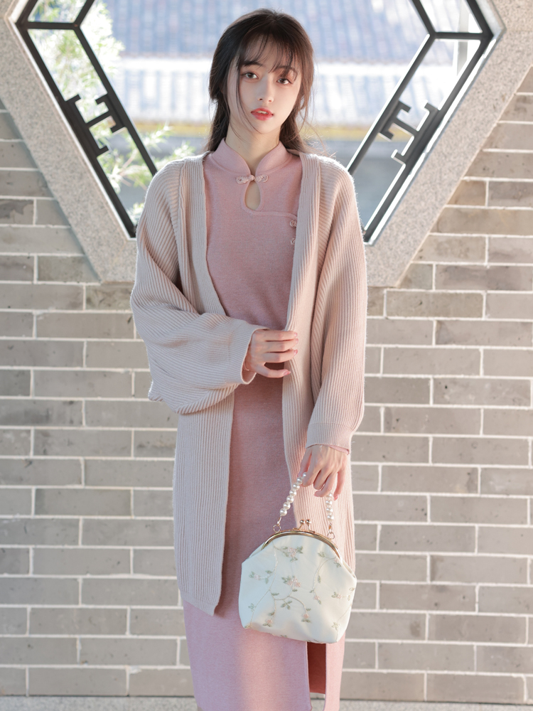  Average code+Fuchsia cardigan  