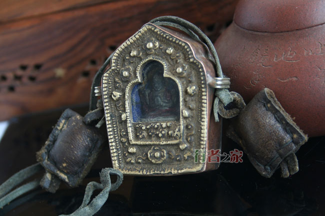 Nepali Pure Handmade Gau Box Pure Bronze Square Kutu Box Men And Women Tongue-ing Pendant Gifts