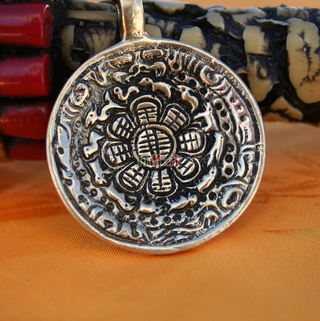 Tibetan ethnic ornaments Nepal lotus nine palace bronze medal picture back A word pendant