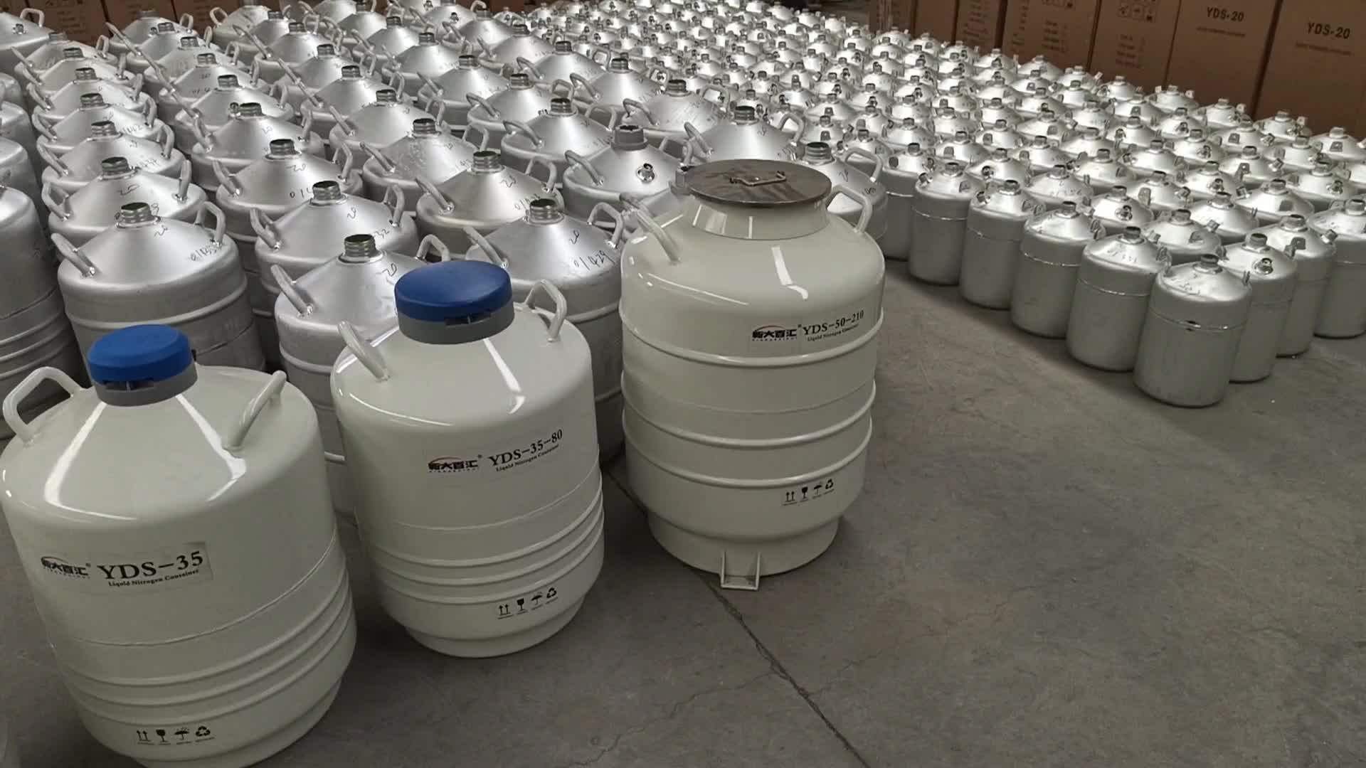 1 литр жидкого азота в кг. Жидкий азот. Баллон углекислотный 40л. Баллон с азотом 40 л. Баллон закись азота 10 литров.