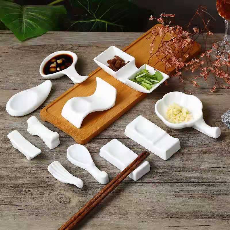 Ceramic chopsticks holder chopsticks hold chopsticks fast hold chopsticks drag creative Japanese household hotel rack chopsticks pillow hold spoon