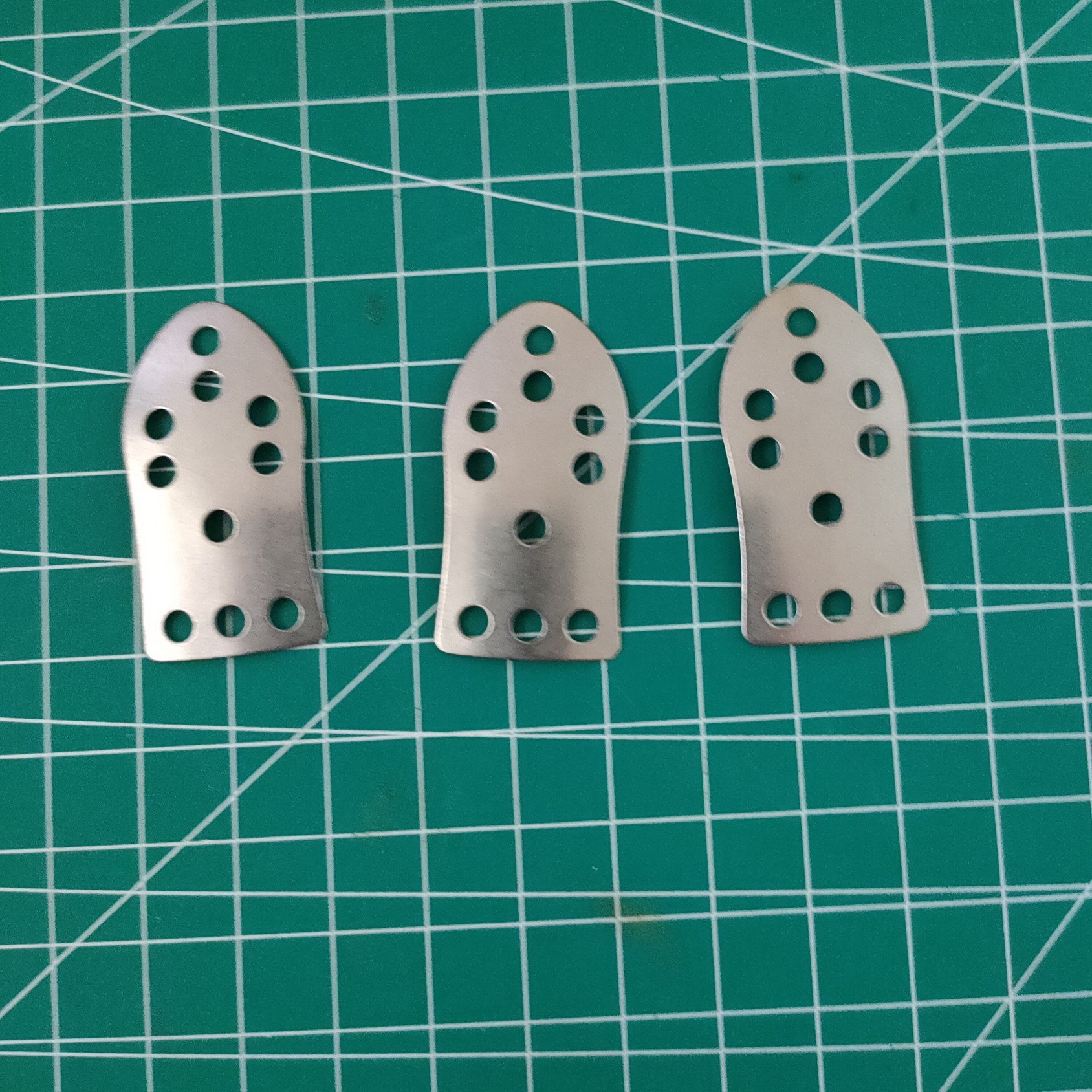 100 Stück selbstgemachte Diy-Rüstungsteile, Fichthyosaurier-Skala-Rüstung, gebunden mit Seil, befestigt an das Leder, mit Nieten oder befestigt mit Ringen – Detail 21