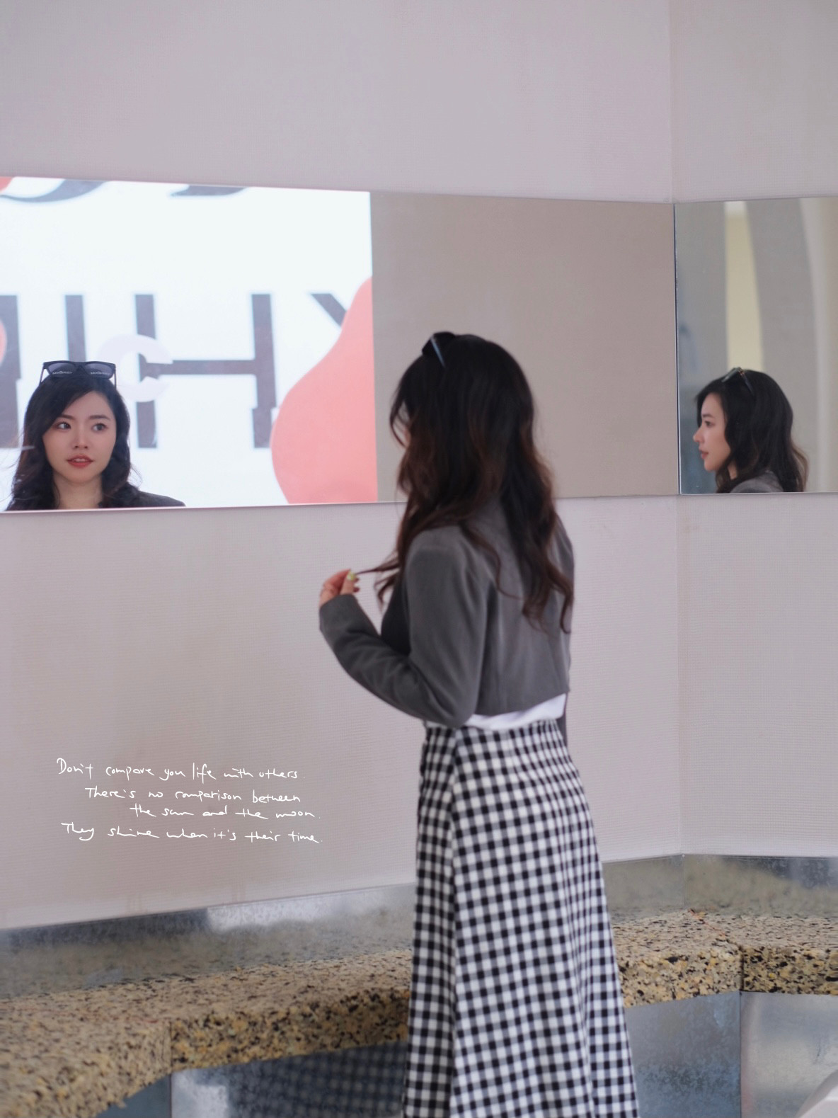 JML姜麦粒 不规则褶皱设计黑白格棋盘格中长款高腰a字半身裙微胖详情15