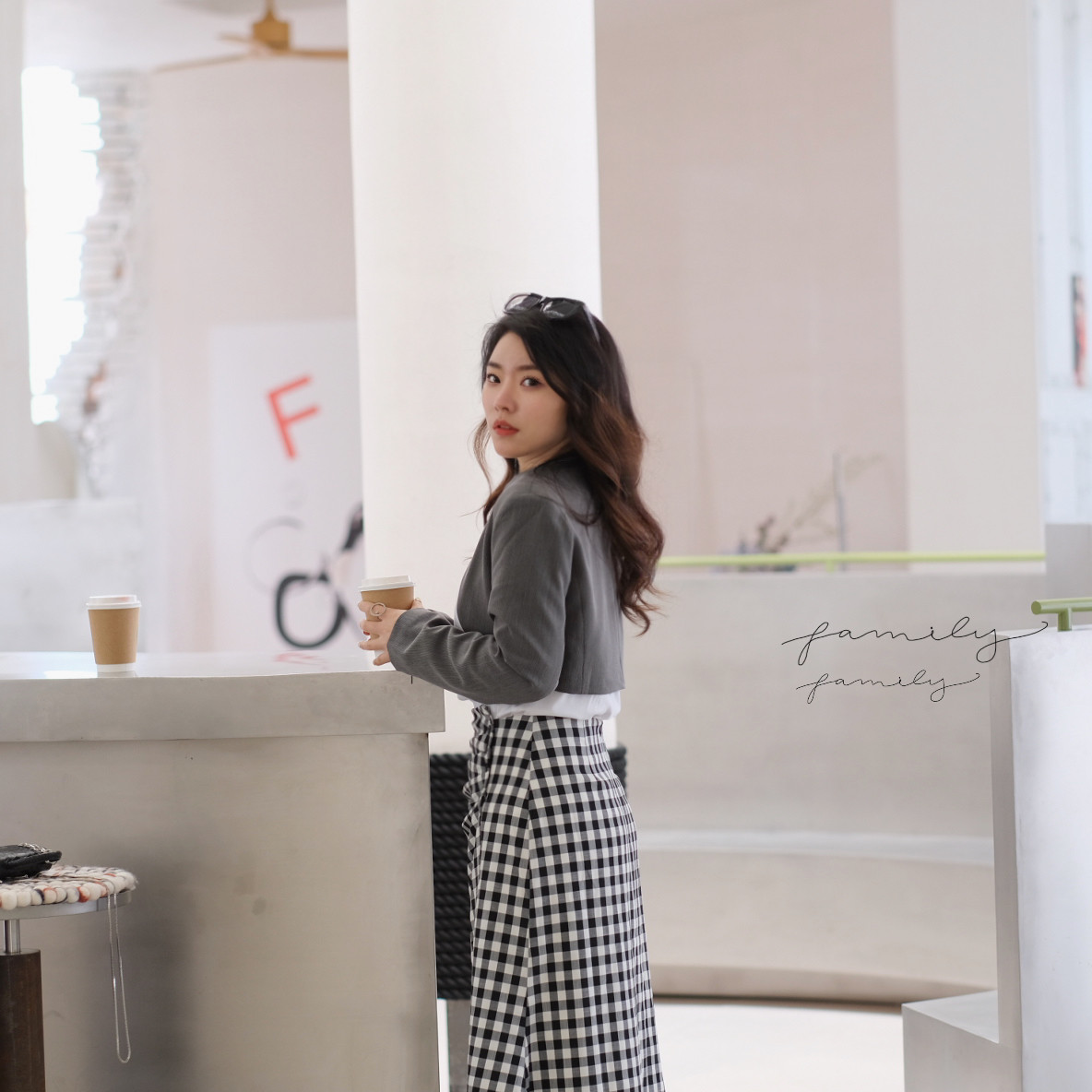 JML姜麦粒 不规则褶皱设计黑白格棋盘格中长款高腰a字半身裙微胖详情14