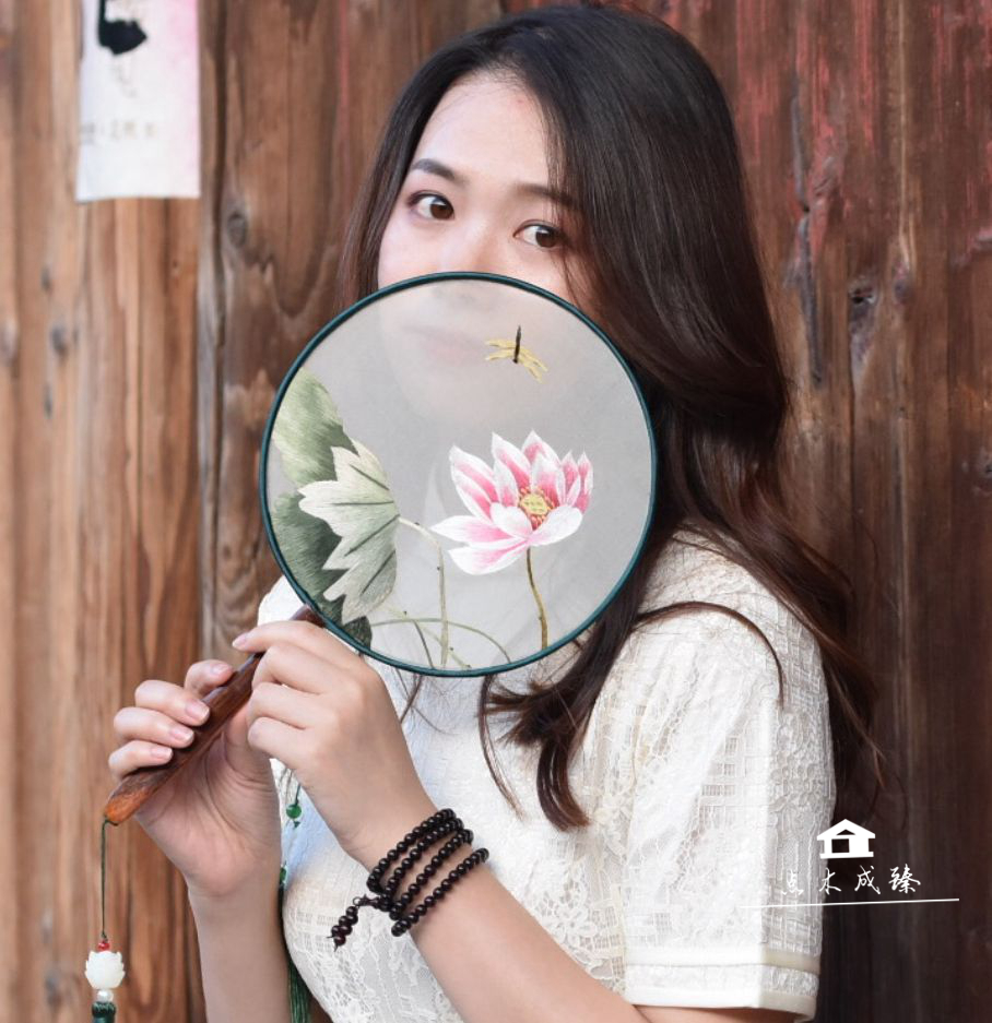 Palace Fan Group Fan Classical China Wind Ancient Wind Pure Handmade Su Embroidery Embroidery Hainan Yellow flower pear long handle Flow Su Tang Wind