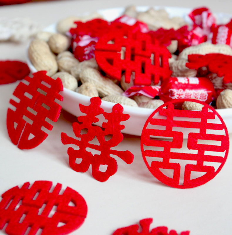 Wedding happy word Wedding supplies Stairs Happy hand sprinkler Small happy word Wedding decoration Wedding room decoration Fruit plate Happy bed doll Happy