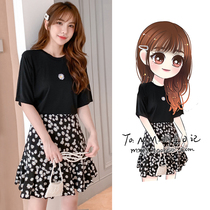 short-sleeved 2021 new summer black cotton small daisy T-shirt women with slim-fit floral high waist bag hip skirt