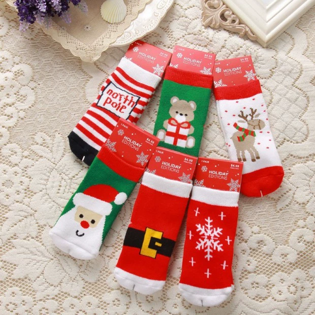 Mùa đông dày trẻ em vớ ông già Noel Quà tặng năm mới vớ cotton đỏ cho bé lễ hội vớ trẻ em 1-3-8 tuổi